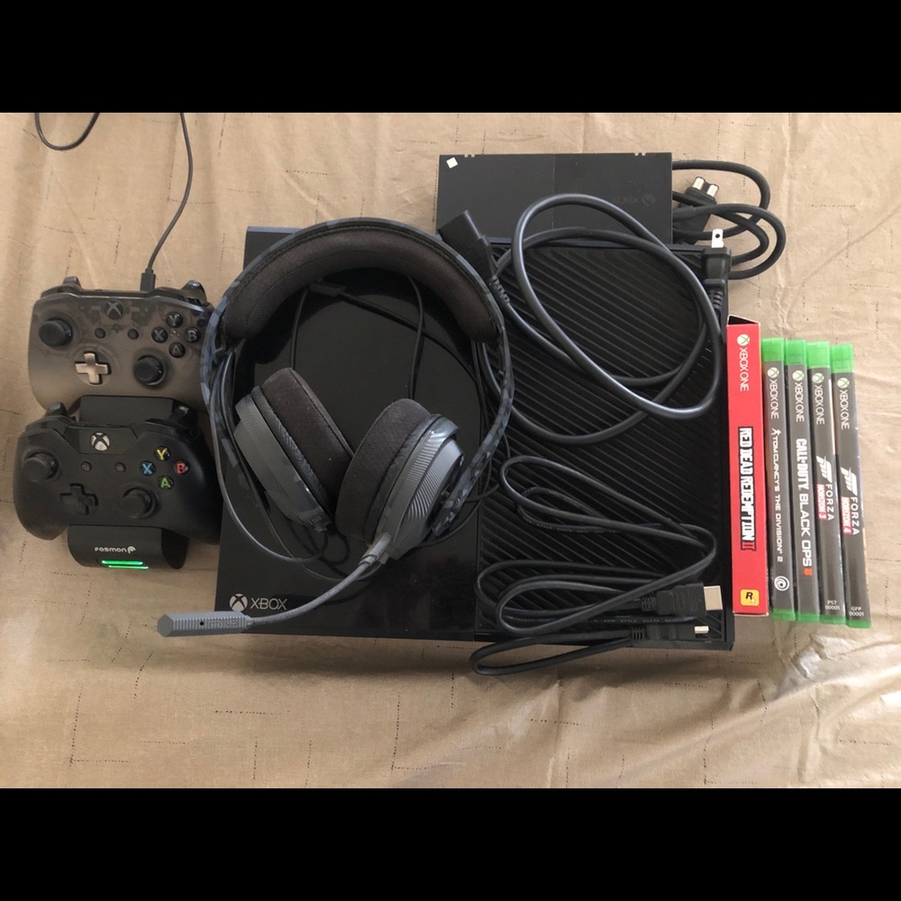 **SOLD** Xbox One Gaming System Bundle
